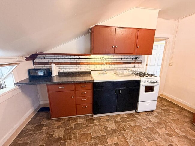 Building Photo - 422-424 E State St Ithaca