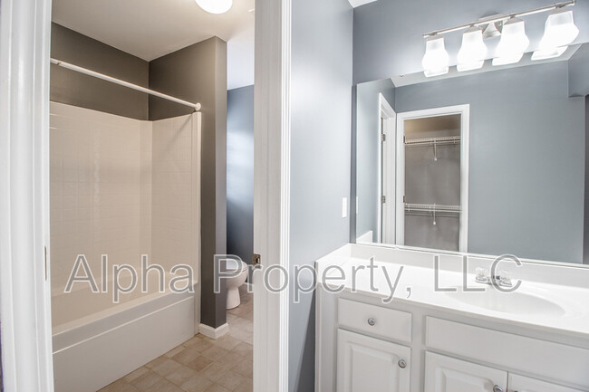 Building Photo - 515 Adeline Ct