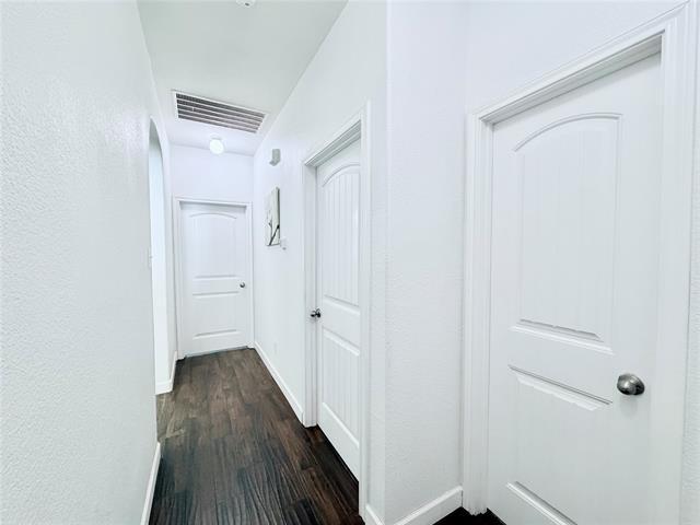 Building Photo - 520 Cantebury Park Ln