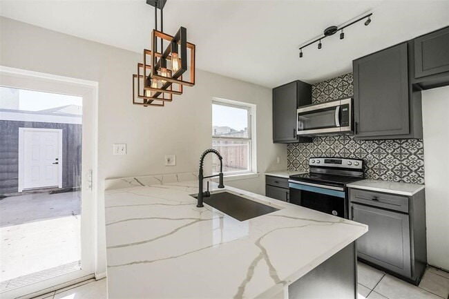 Building Photo - 37 San Jacinto Dr