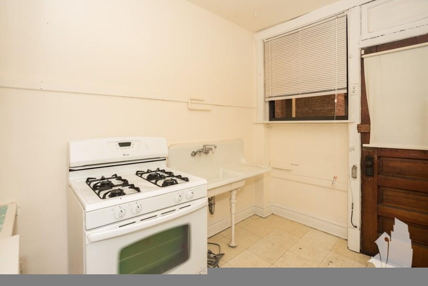 Building Photo - 4844 N Rockwell St