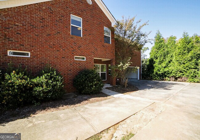 Building Photo - 104 Putters Dr