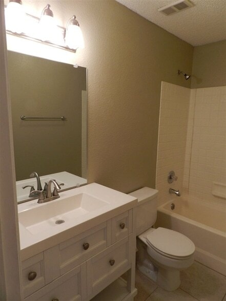 Building Photo - 2388 Parrot Ln