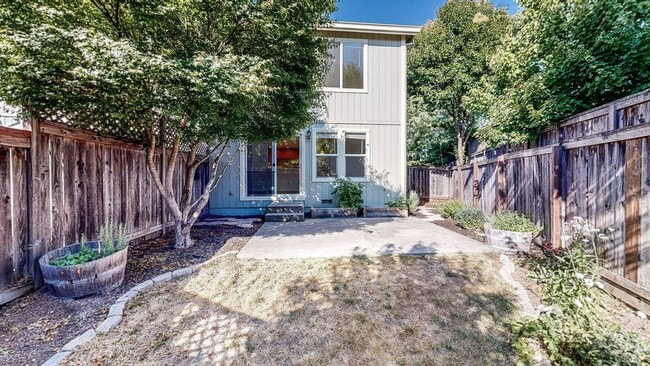 Building Photo - 4732-4736 Starbuck