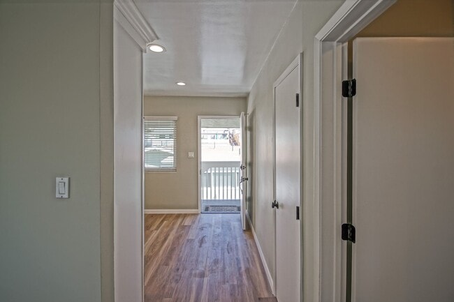 Building Photo - NEWLY REMODELED, SPLIT-LEVEL 3BR2BA DUPLEX...