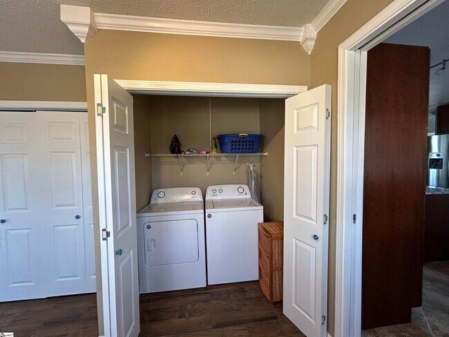 Building Photo - 1671 Hogback Mountain Rd