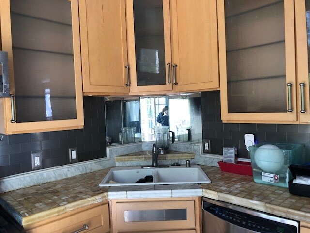 kitchen - 1112 Peralta St