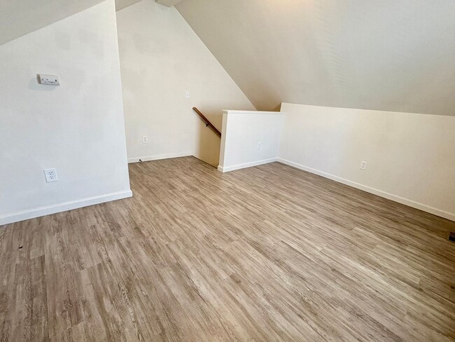 Building Photo - 518 E Cumberland St