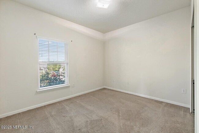 Building Photo - 8201 Green Parrot Rd