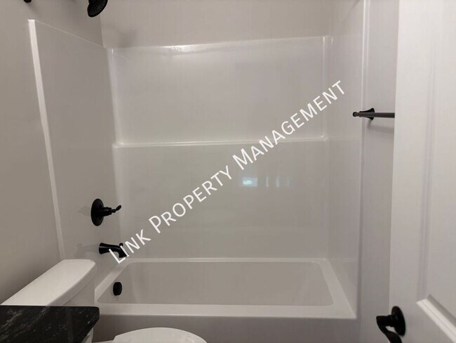 Building Photo - Brand New Townhome 3/3 Downtown near UTC and Erlanger