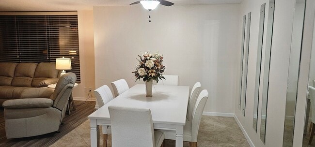 Building Photo - Riverfront Community Resort Style 2/2 Condo