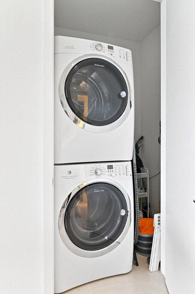 Building Photo - 10203 Collins Ave