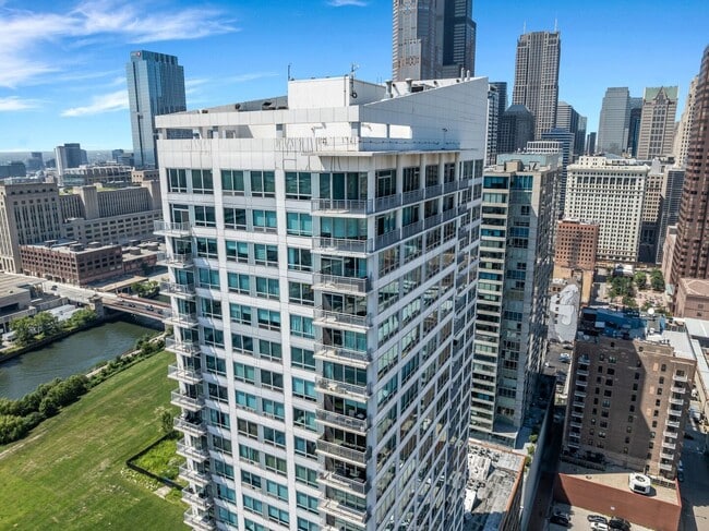 Building Photo - 701 S Wells St