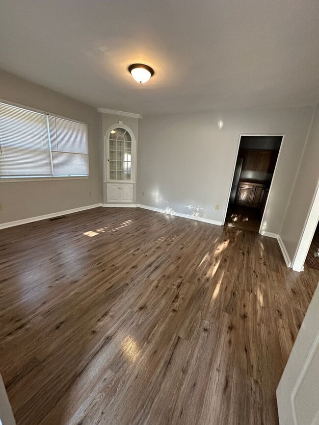 Building Photo - Super Duplex on Meridian Dr W.