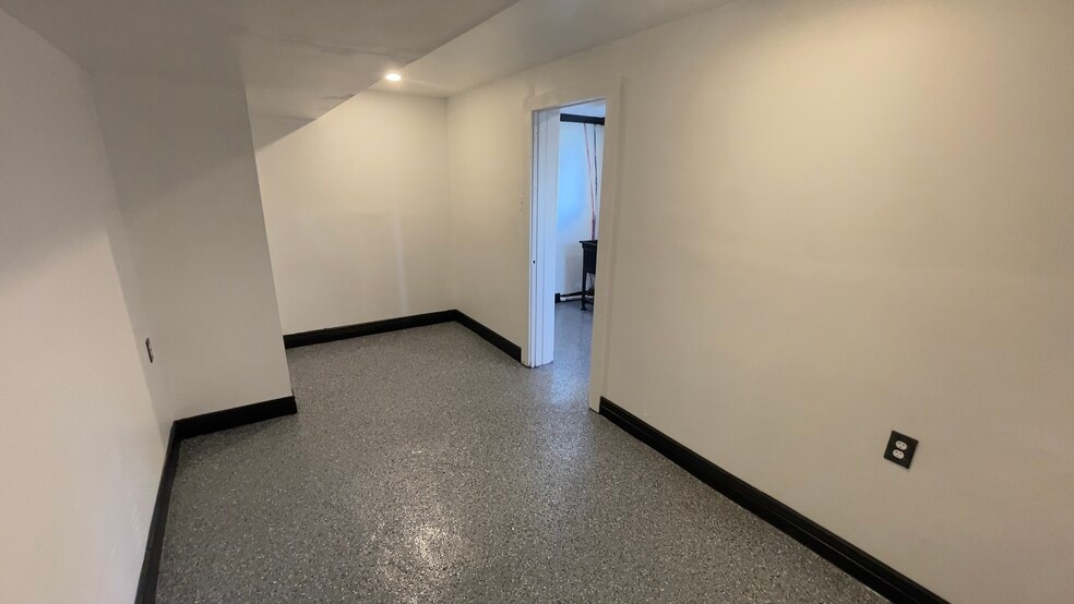 Building Photo - 308 9th St