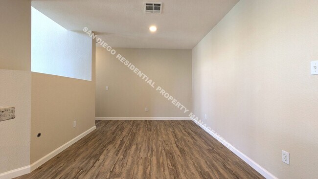 Building Photo - Gorgeous, Newly Remodeled 3 Bed / 2 Bath T...