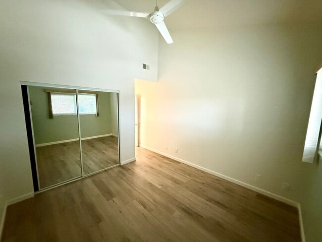 Building Photo - Beautiful Condo on the Beach - Surfside II...