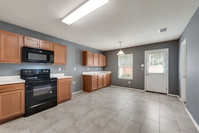 Building Photo - Charming & Spacious 3 Bedroom In North Keller