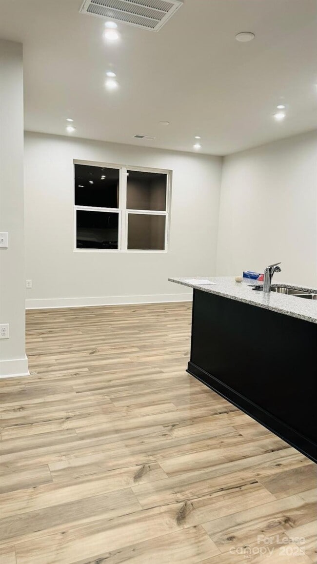 Building Photo - 9508 Munsing Dr