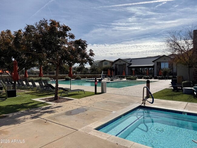 Building Photo - 1099 S Peden Dr