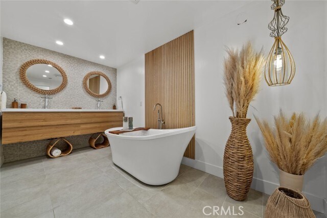 Building Photo - 24505 Town Center Dr