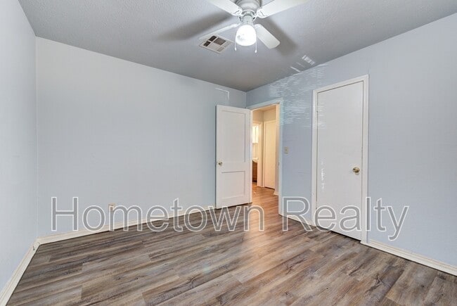 Building Photo - 9809 N McKinley Ave