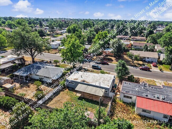 Building Photo - 152 Rose Dr