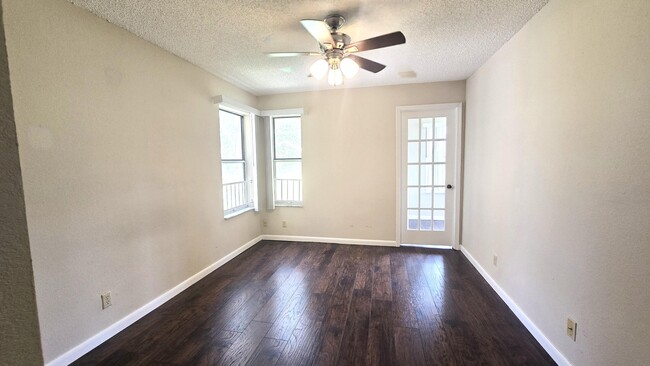 Building Photo - 3400 Pinewalk Dr N