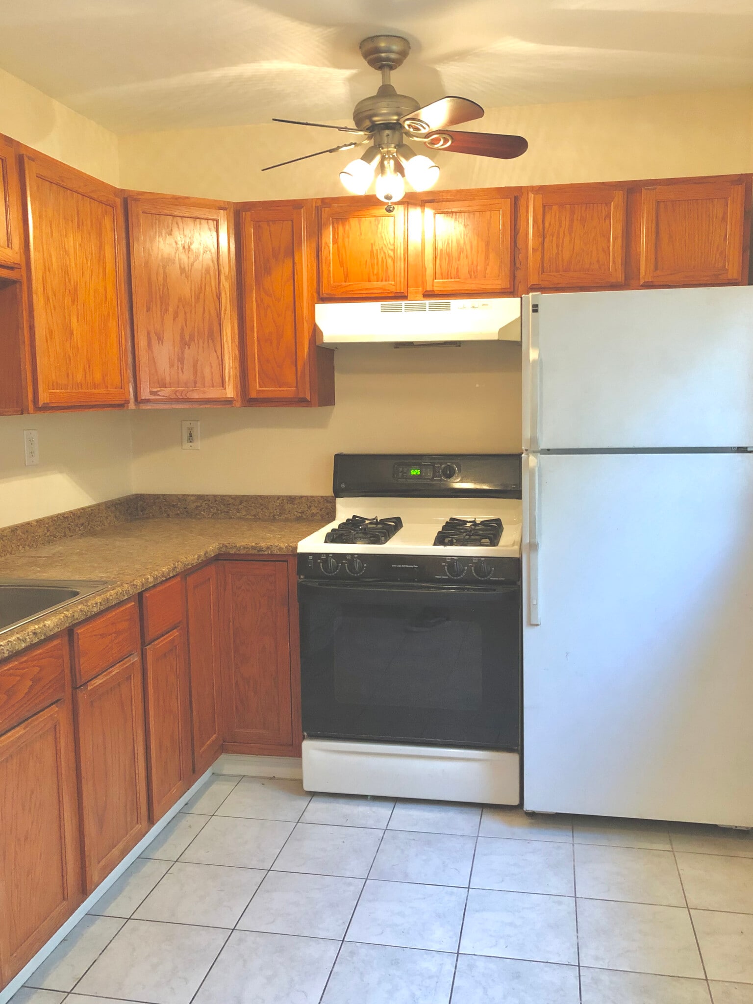 Kitchen 3 - 2331 E Harold St