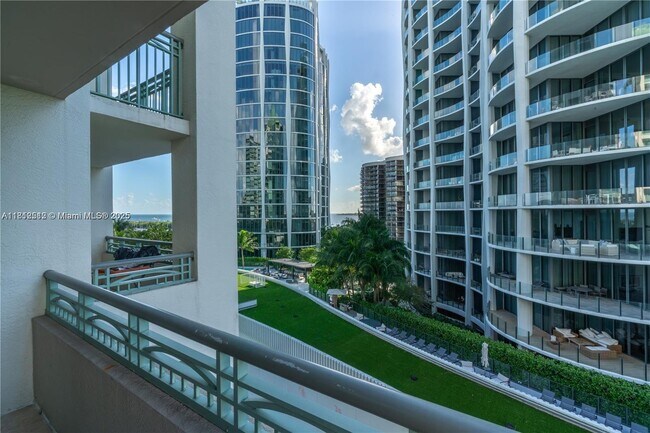 Building Photo - 3400 SW 27th Ave