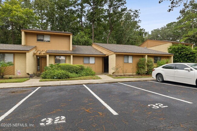 Building Photo - 85 Debarry Ave