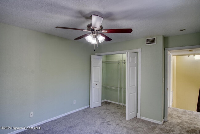 Building Photo - 2014 Vista Oaks Cir NE