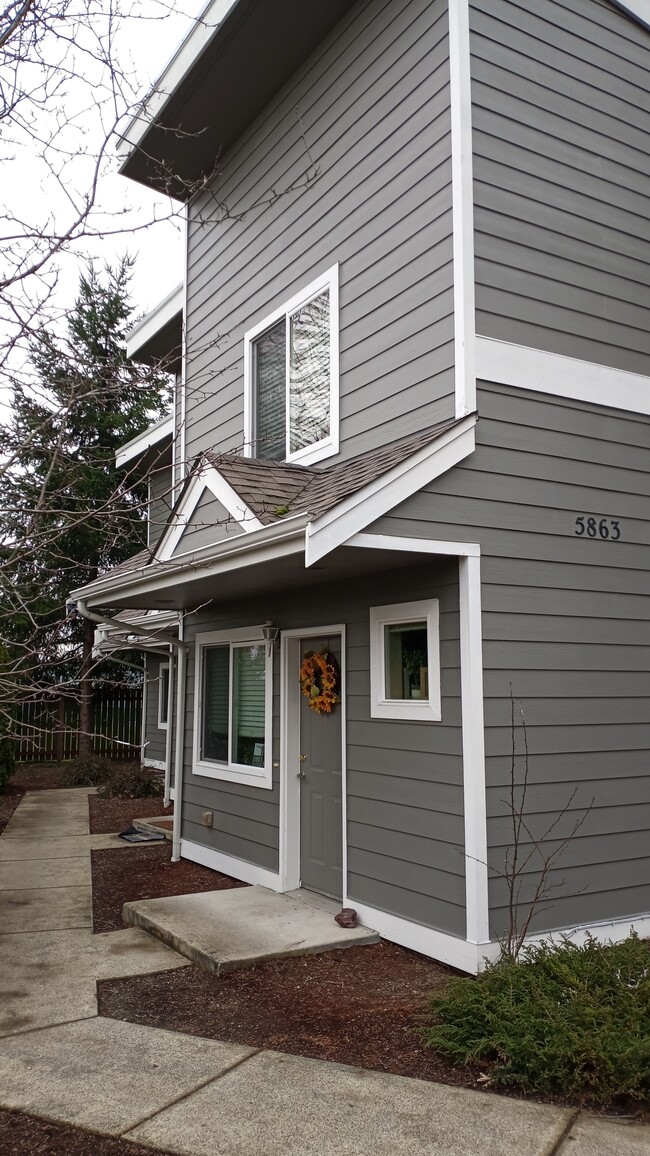 Walkway to other units - 5863 Cedar Street