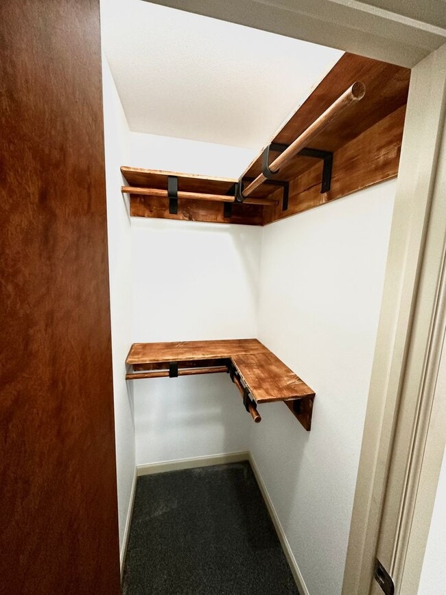 Building Photo - Prime Location Condo: Bright 1 Bed, 1 Bath...