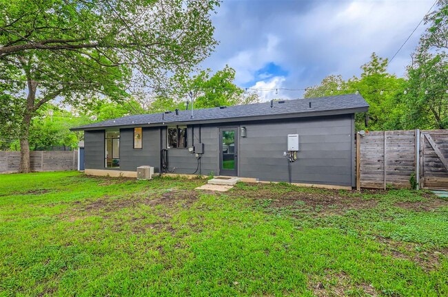 Building Photo - 5203 Avon Pl