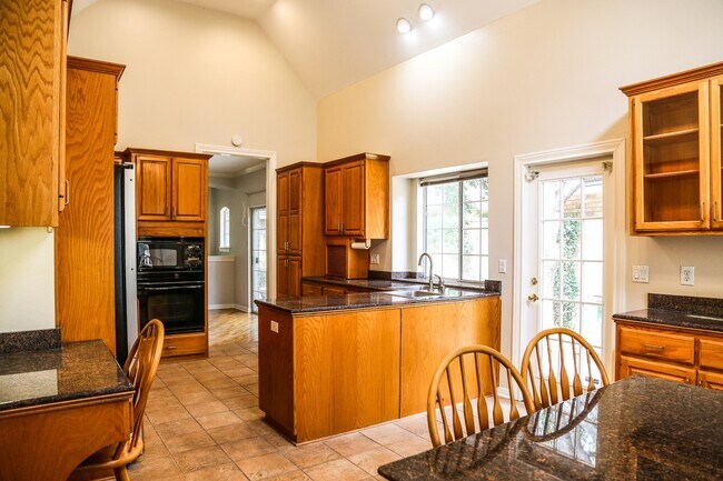 Building Photo - LINCOLN HEIGHTS 3-BEDROOM