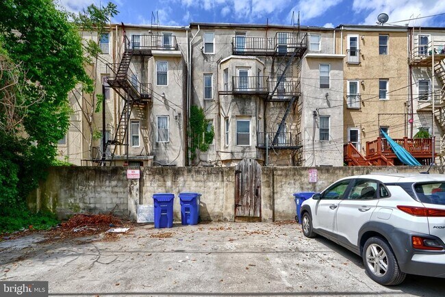 Building Photo - 1729 Guilford Ave