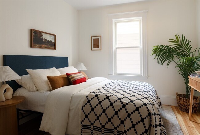 Building Photo - 250 Walden St