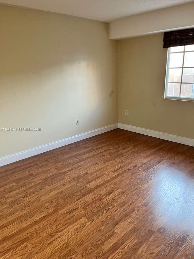 Building Photo - 2891 NE 185th St