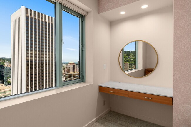 Building Photo - 1414 SW 3rd Ave