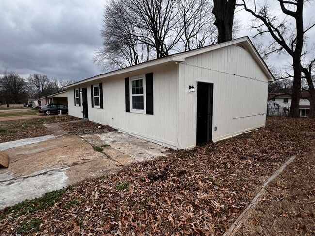 Building Photo - 3927 Dearborn St