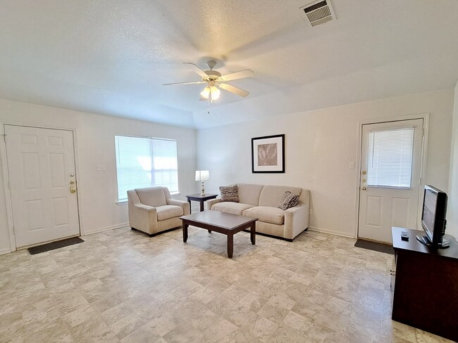 Living Room 2 - 1625 Yuma Trl