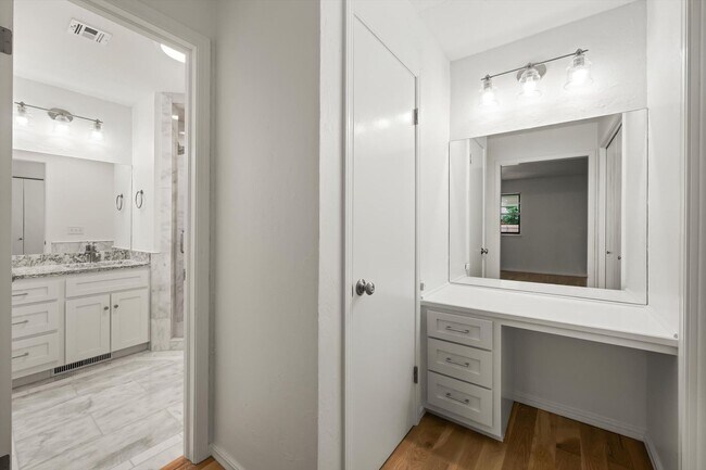 Building Photo - Modern Details and Interiors to a sought-a...