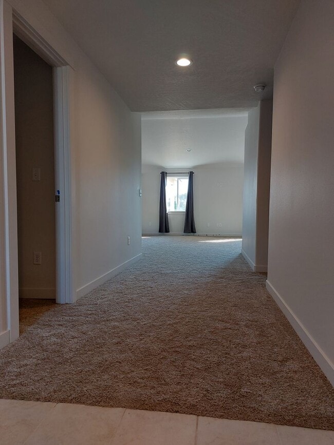 Building Photo - 3 bed 2 bath house