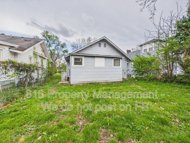 Building Photo - 4028 E 68th Terrace