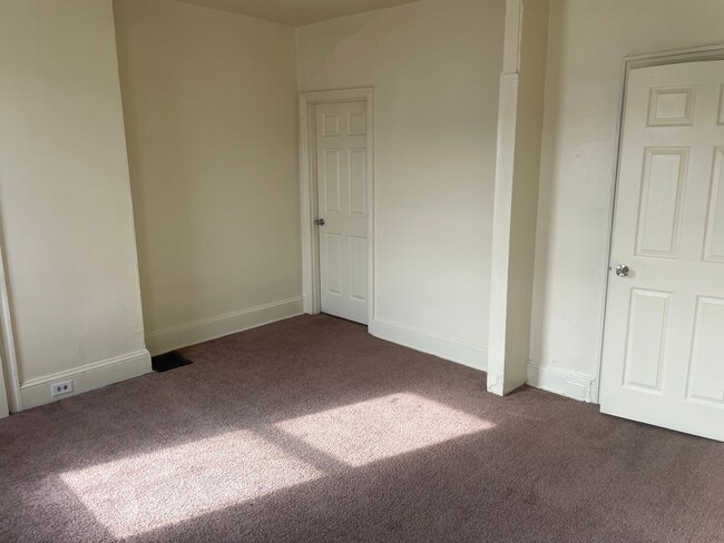 Building Photo - Beautiful and affordable