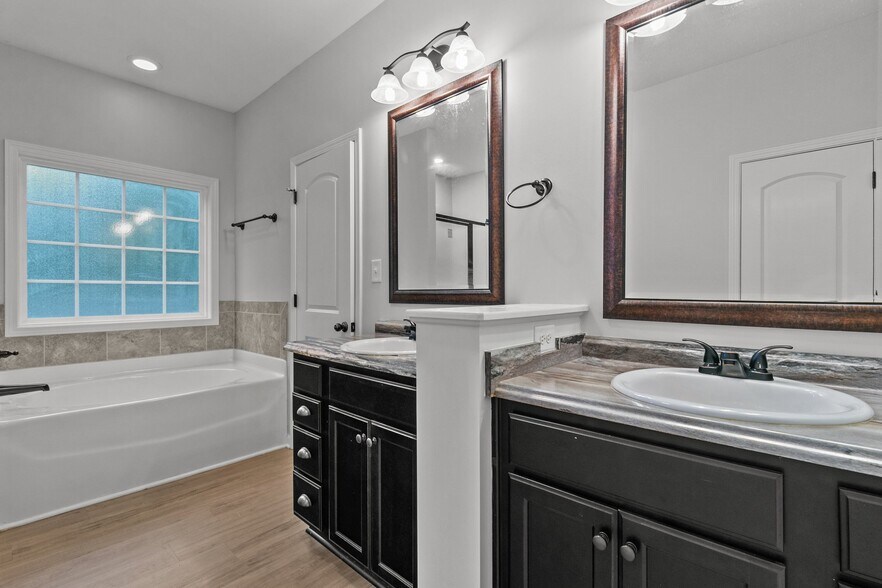 Building Photo - 6471 Chamblee Dr