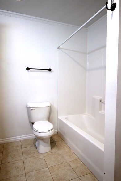 Building Photo - 935 /937 Robineta Ln