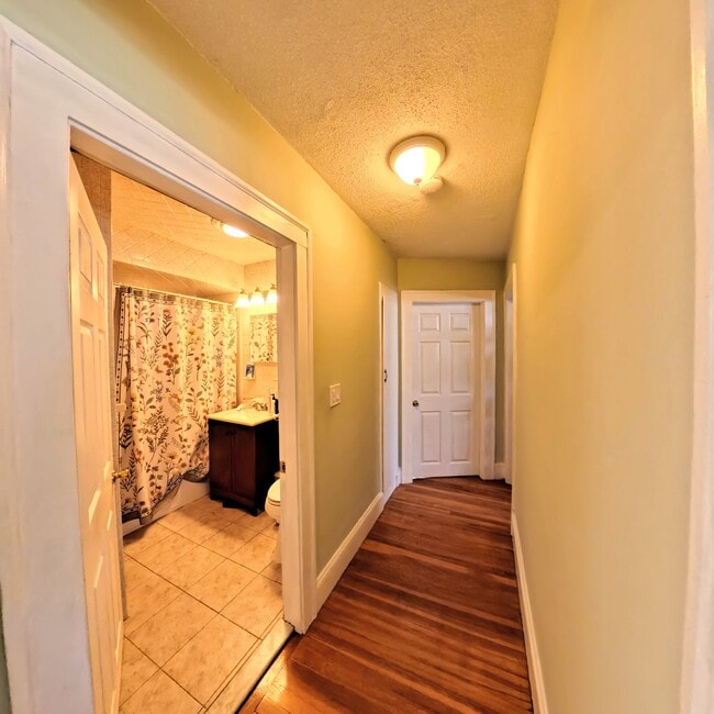 Building Photo - 18 Martin St