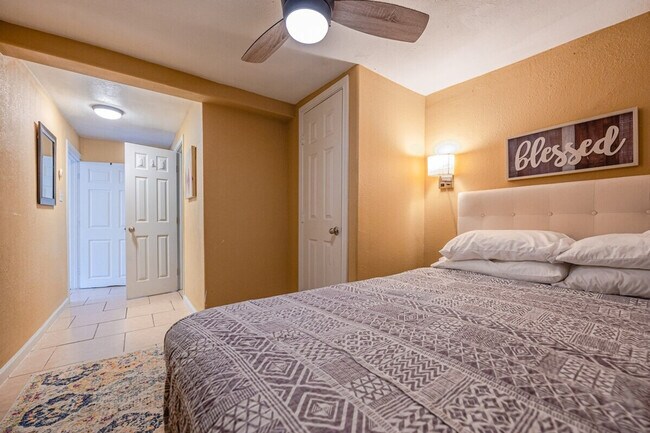 Building Photo - 1131 S 8th St